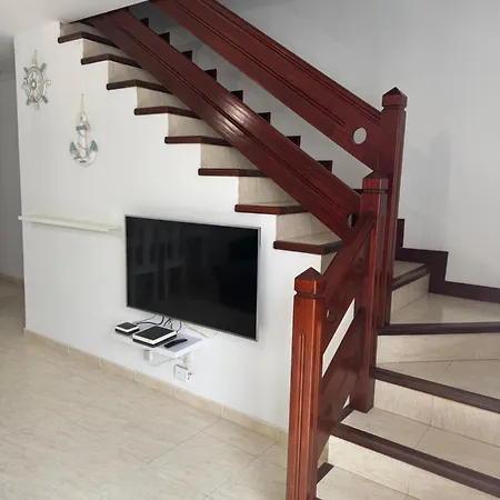 Feriehus Modern House In *